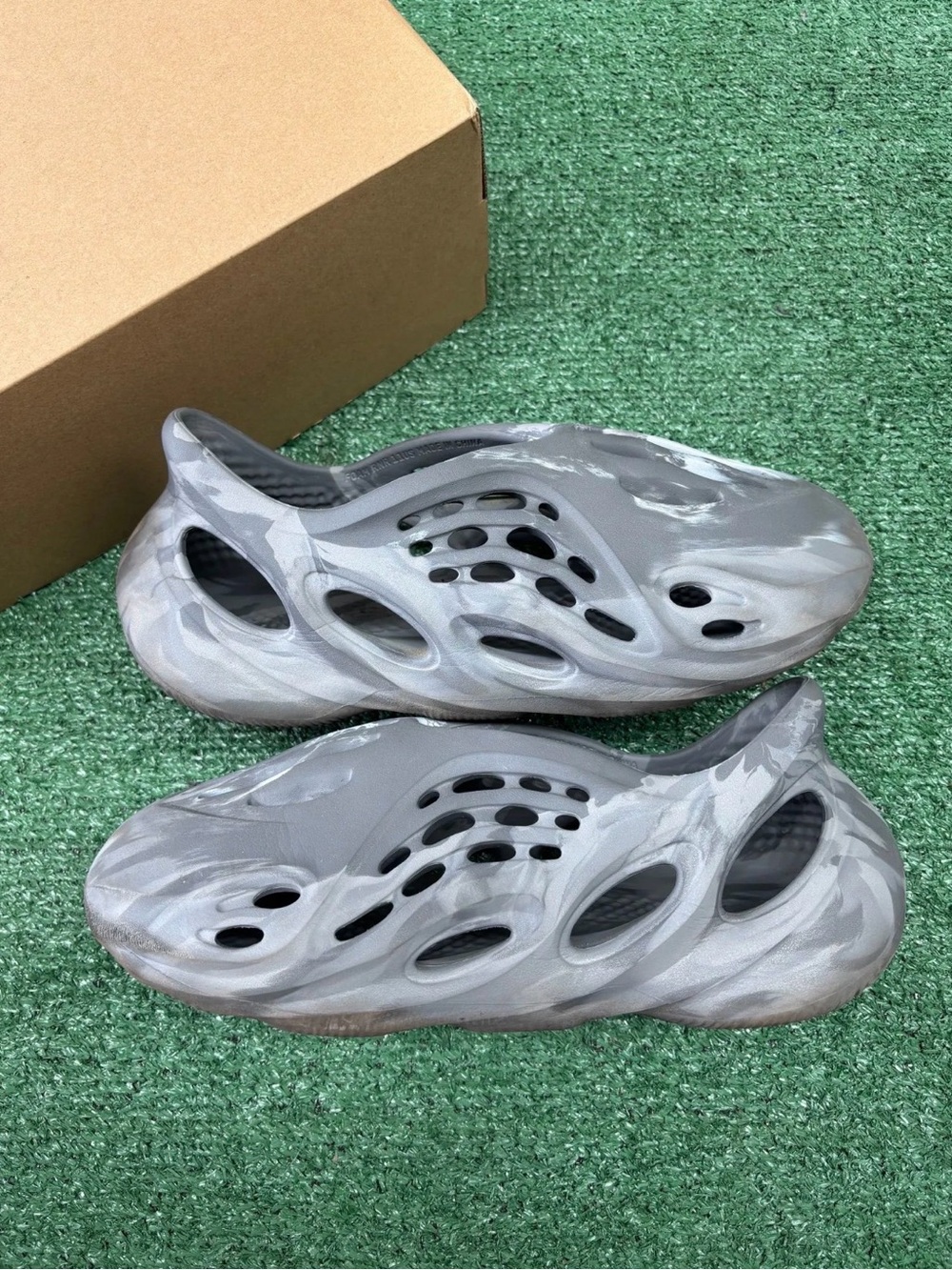 YEEZY FOAM RUNNER MX GRANITE SIZE 12